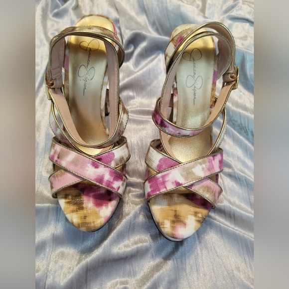 Size 9 Jessica Simpson - Picture 3 of 5